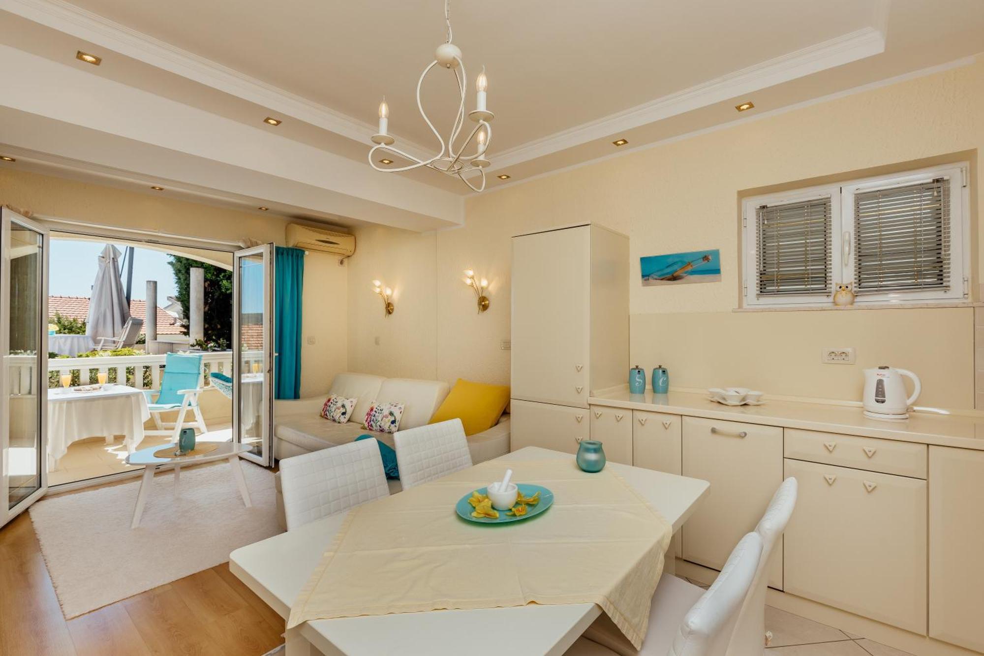 Apartments Porobic Herceg Novi Esterno foto